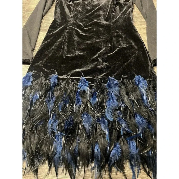 Tahari Women's Swanky Velvet Feather Party Dress Size 4 - Picture 6 of 9